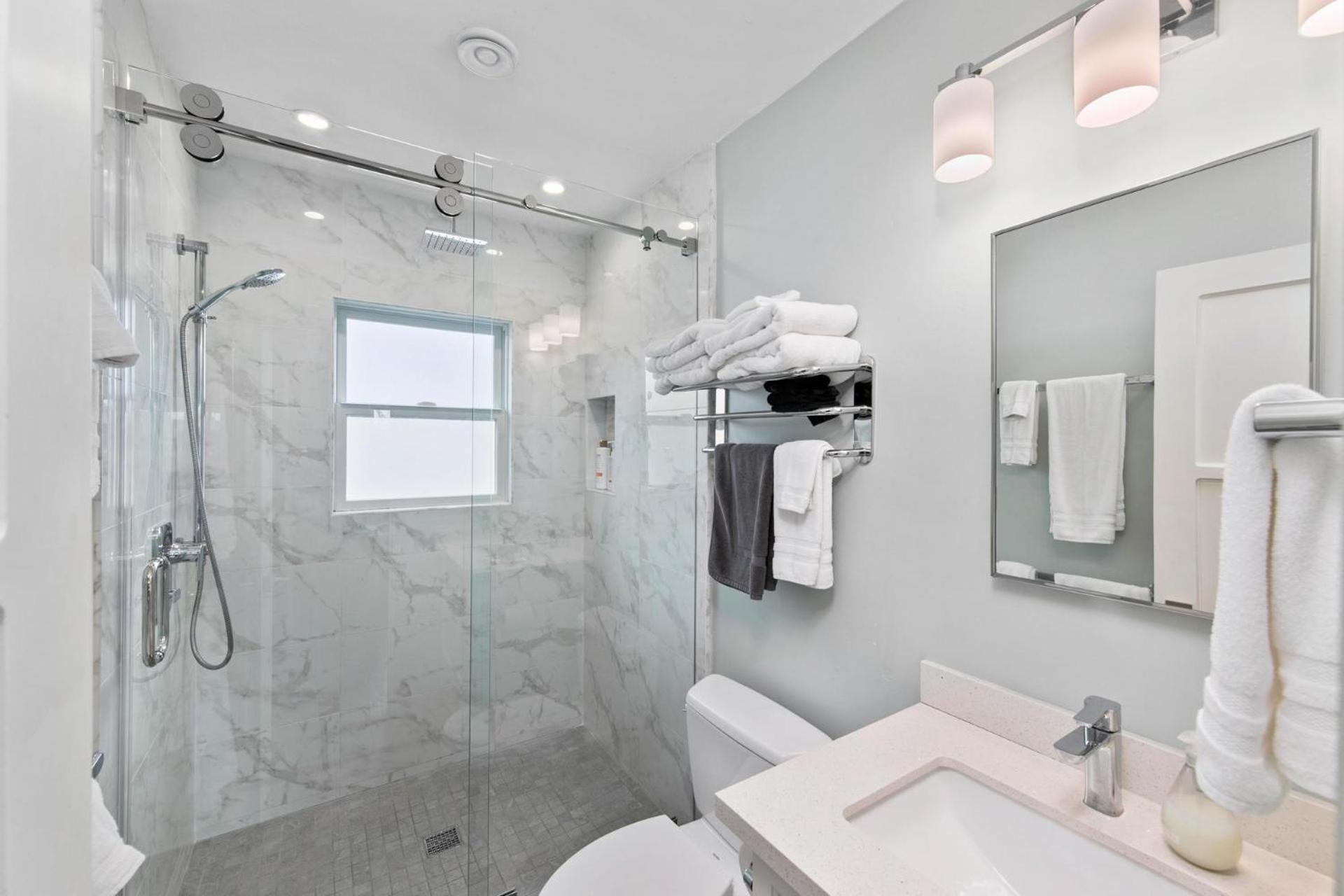 Modern Newly Renovated 2br In Heart Of Ocean Appartement